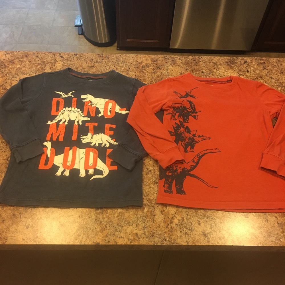 Carter’s tops 🦖